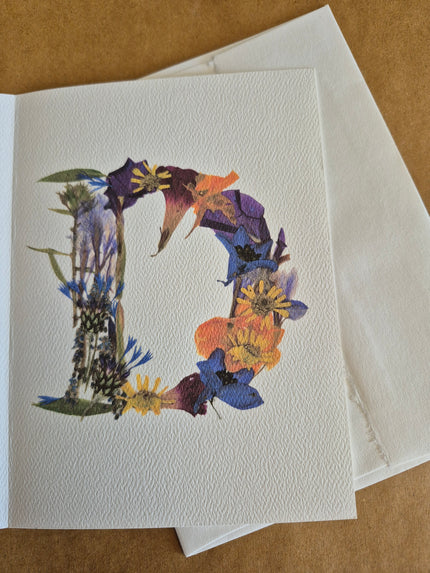 Lettre florale D