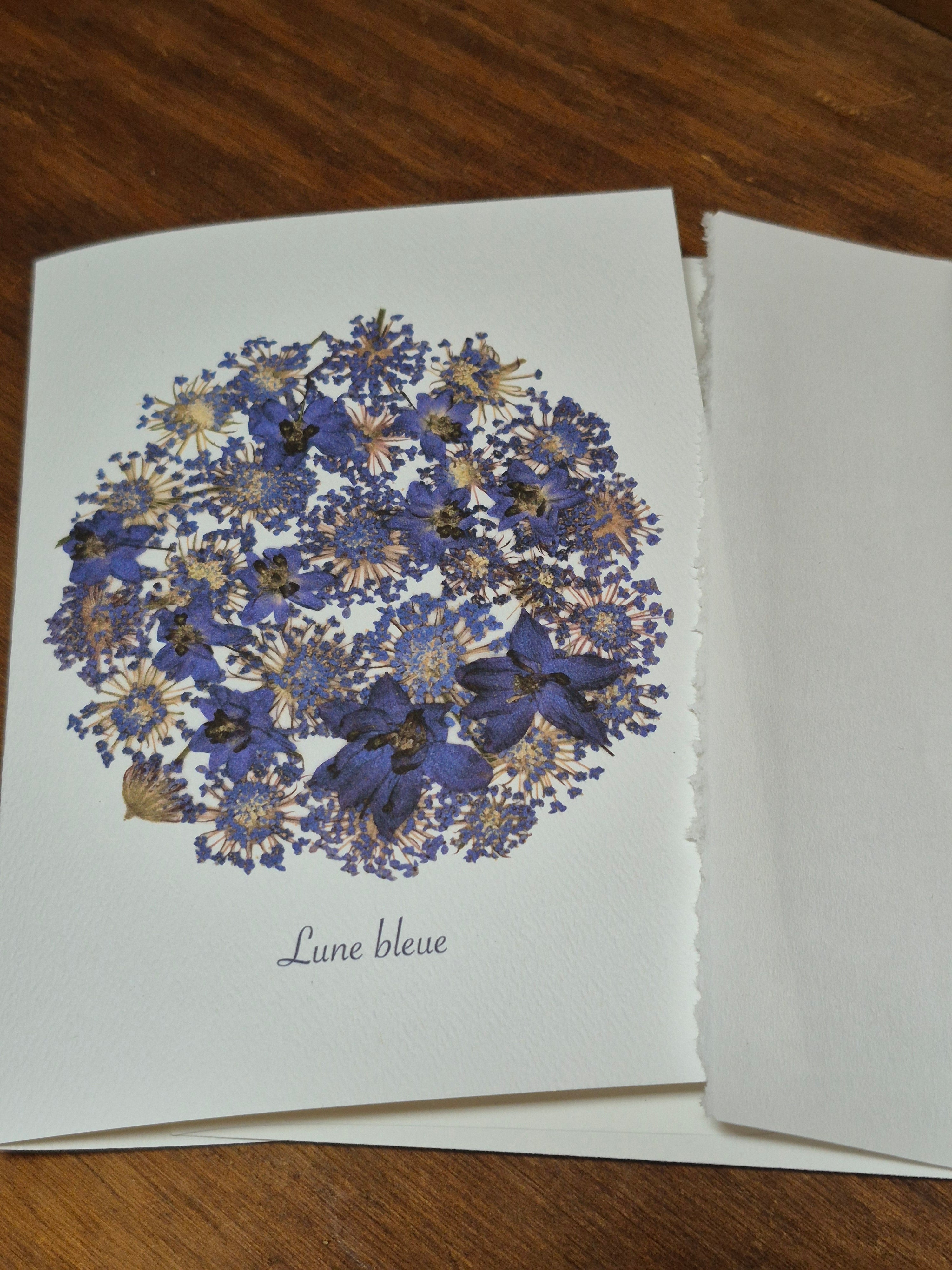 Oeuvre florale - Lune bleue