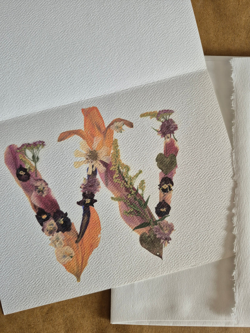 Lettre florale W