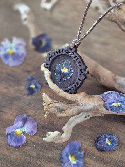 Collier de bois - Pensée