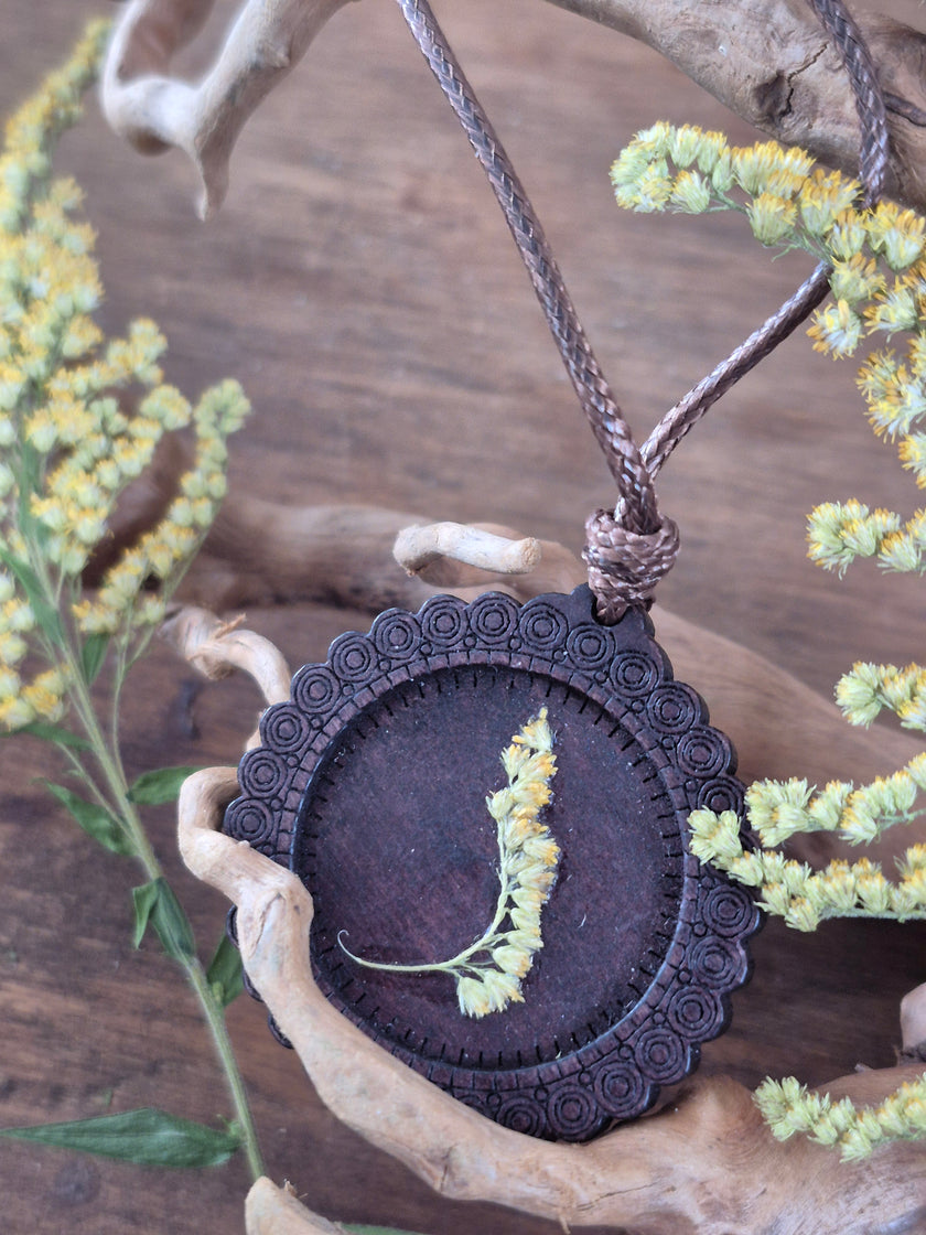 Collier de bois -Verge d'or
