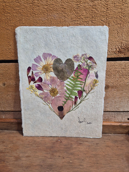 Composition florale artisanale sur papier Lokta, 