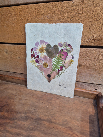 Composition florale artisanale sur papier Lokta, 