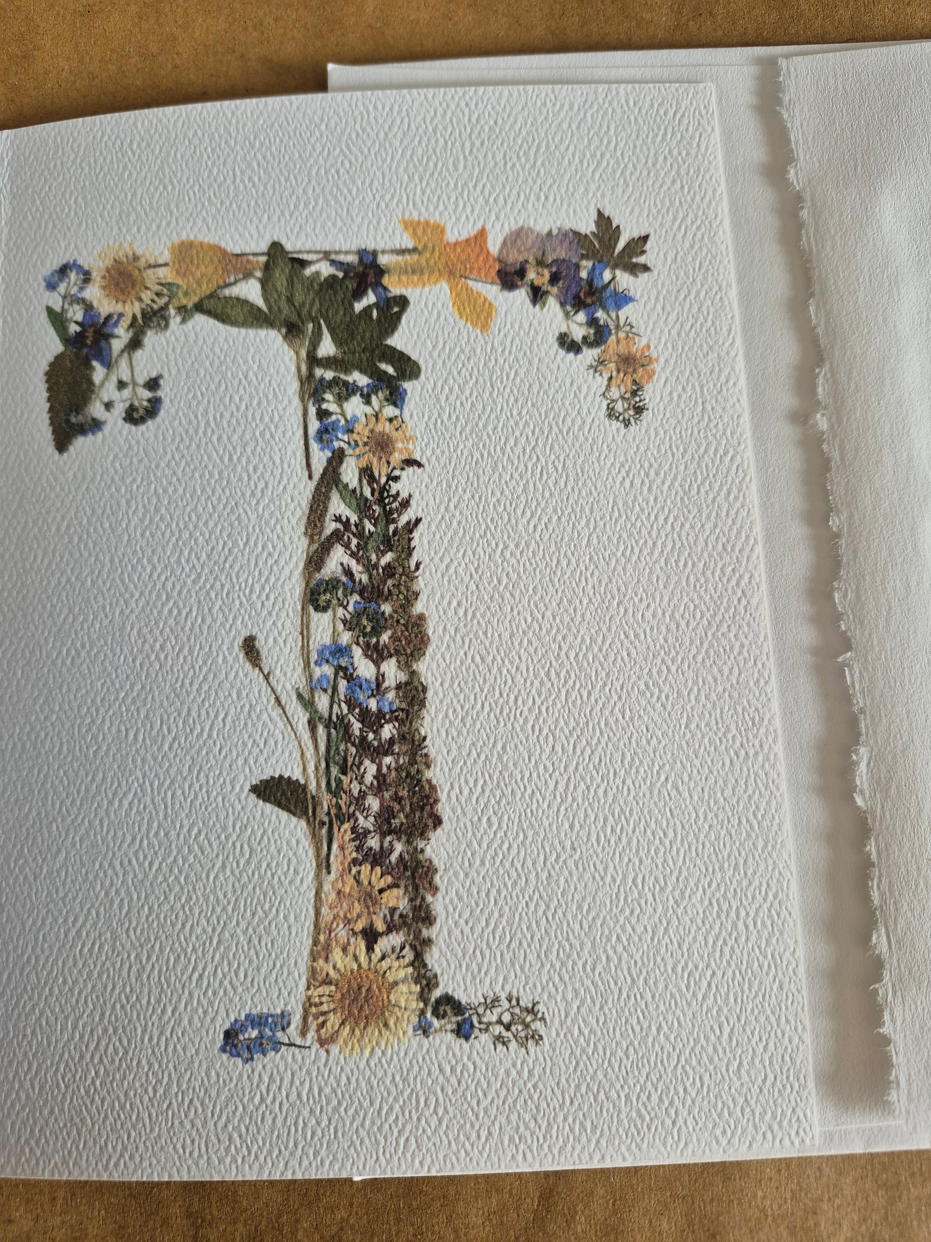 Lettre florale T
