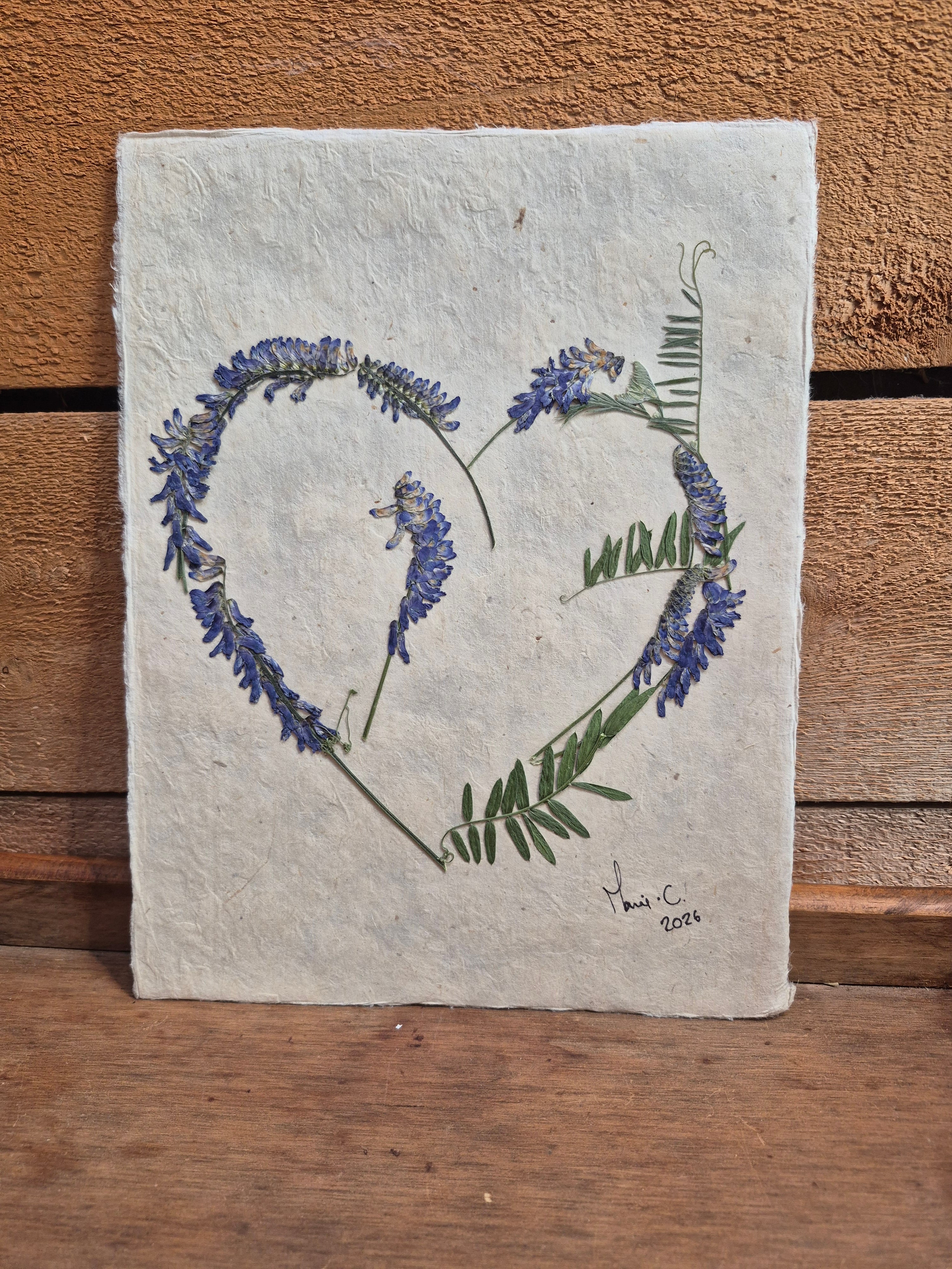 Composition florale artisanale sur papier Lokta, 