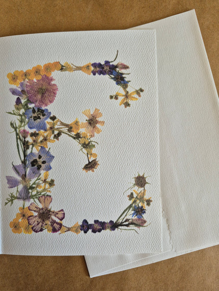 Lettre florale E