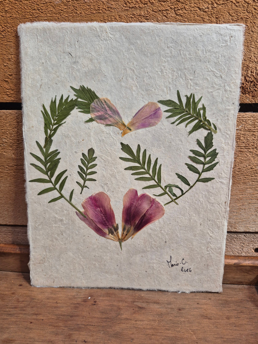 Composition florale artisanale sur papier Lokta, 