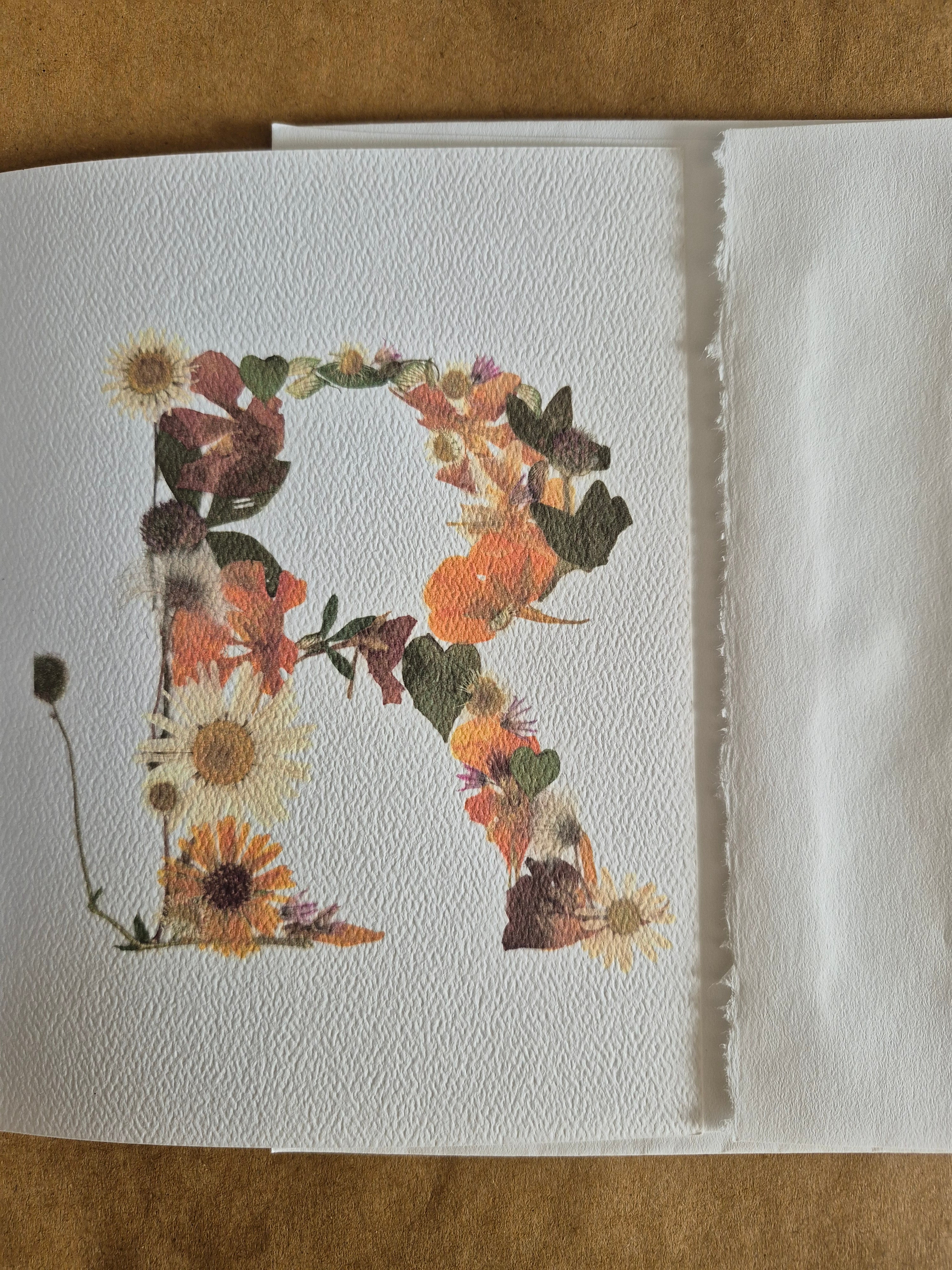 Lettre florale R